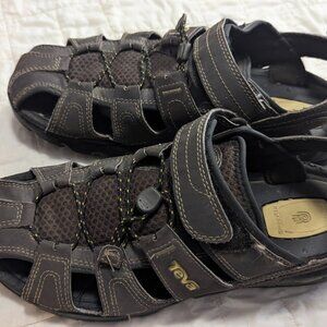 Men's Size 9.5 Teva Water Shoes Sandals – Barely Used, Versatile and Comfortable